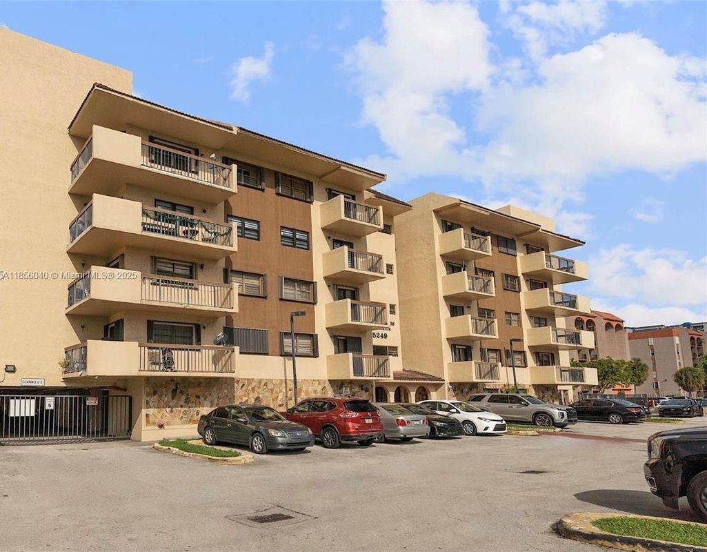 Foto del edificio - 5249 NW 7th St