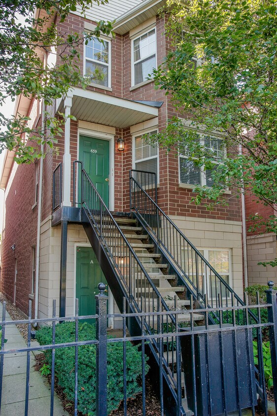 Primary Photo - 659 W Division St