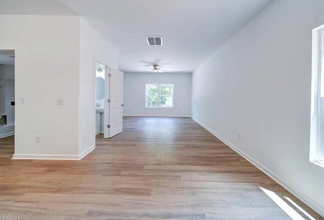 Foto del edificio - 151 Harrington Ave