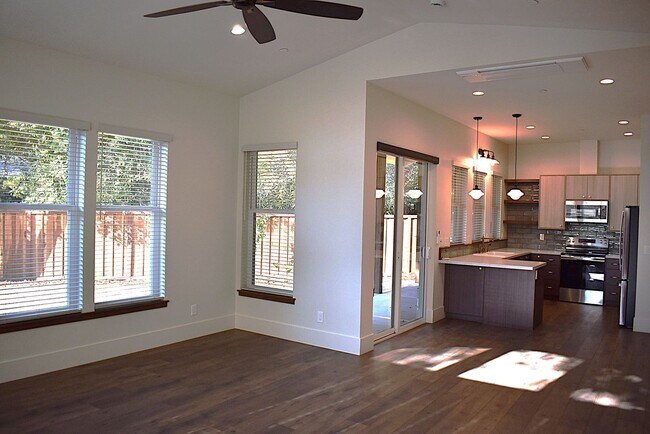 Building Photo - Brand new ADU unit!