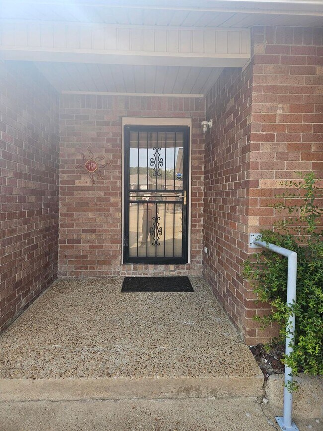 Foto del edificio - 2 or 3 Bed / 2 Bath Condo in Greenbriar Available Soon!