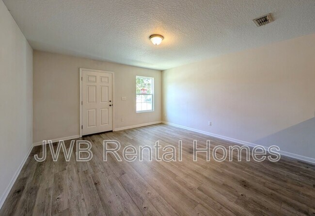 Foto del edificio - 8452 McGirts Village Ln
