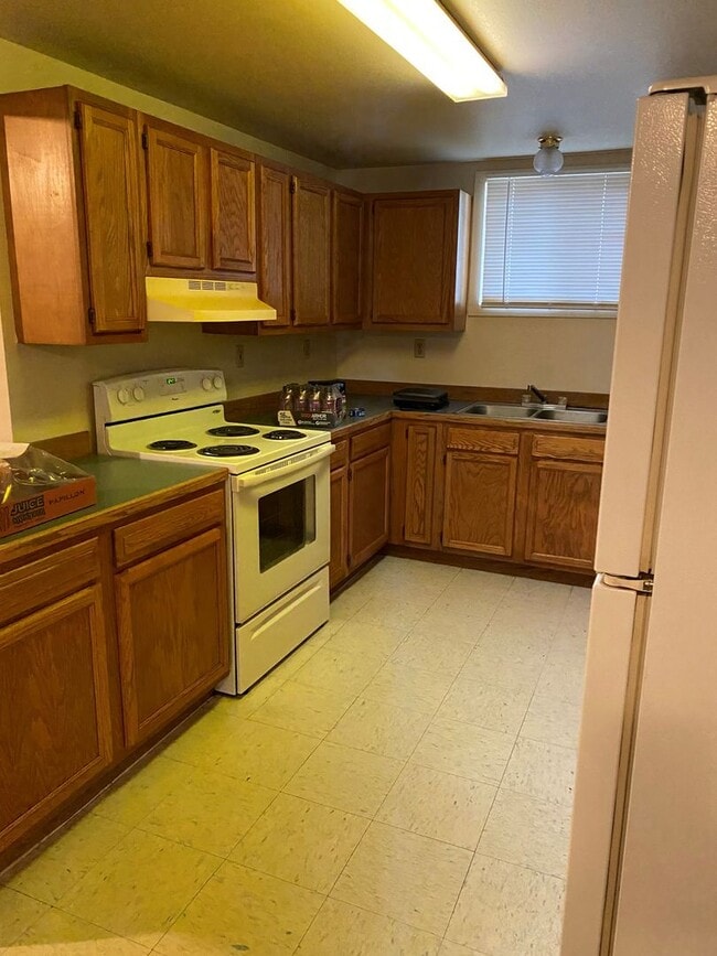 Building Photo - 208 N 1st St