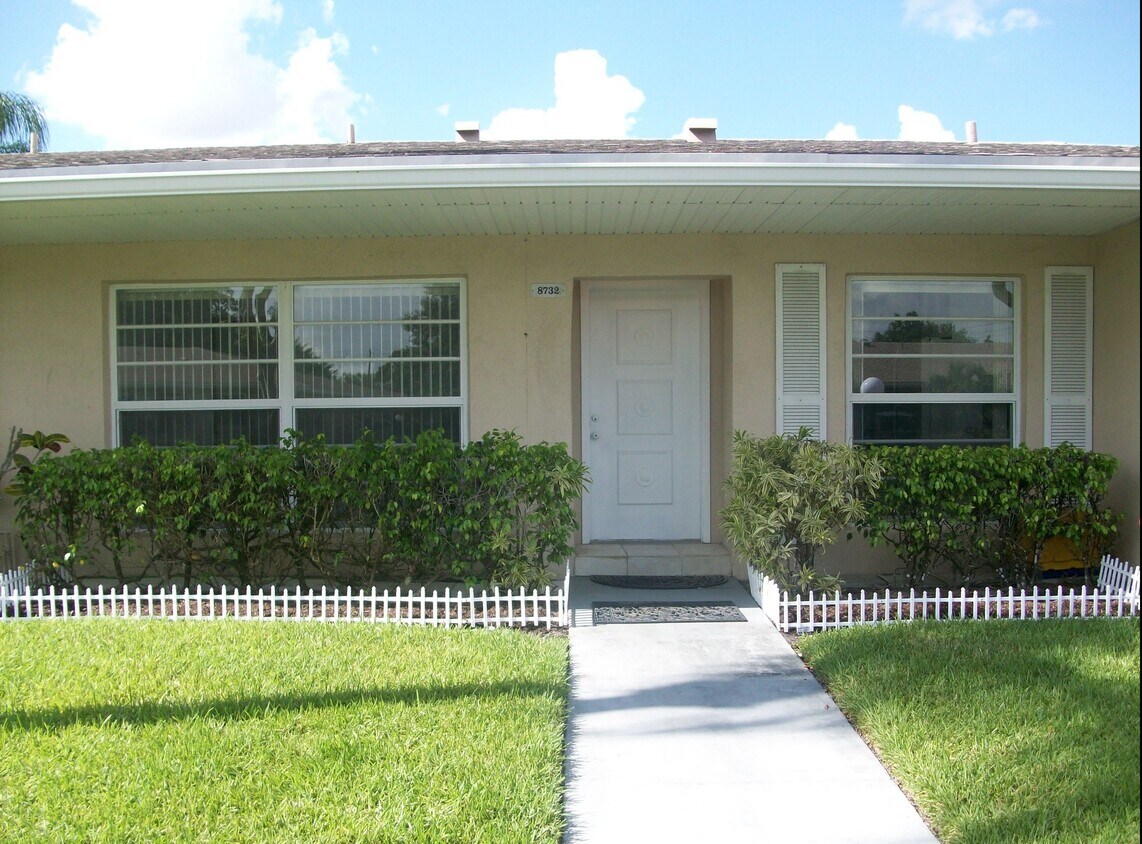 Foto principal - 8732 Bella Vista Dr