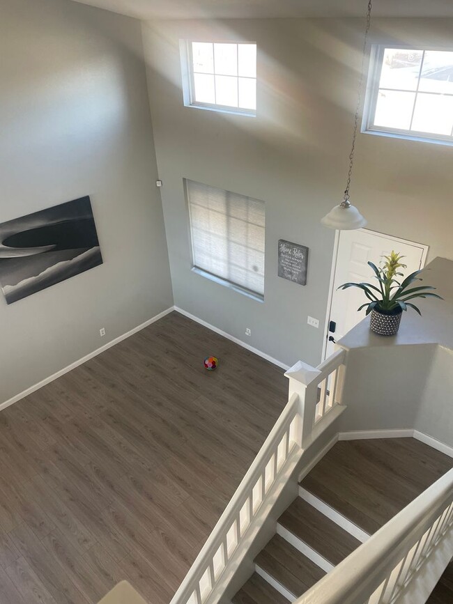 Foto del edificio - 5449 Essex Dr