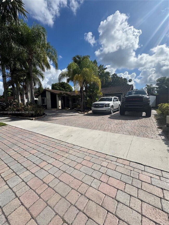 Foto del edificio - 6905 SW 148th Ct