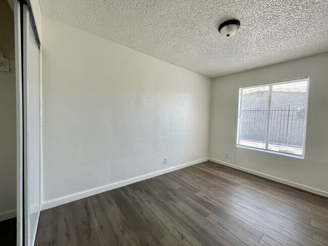 Foto del edificio - Single story 1 bedroom 1 bath condo availa...