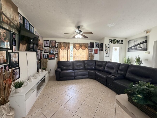 Foto del edificio - 1342 SW Wampler Ave