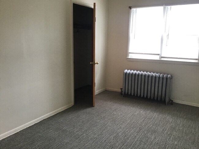 Building Photo - 3 bedroom single family home