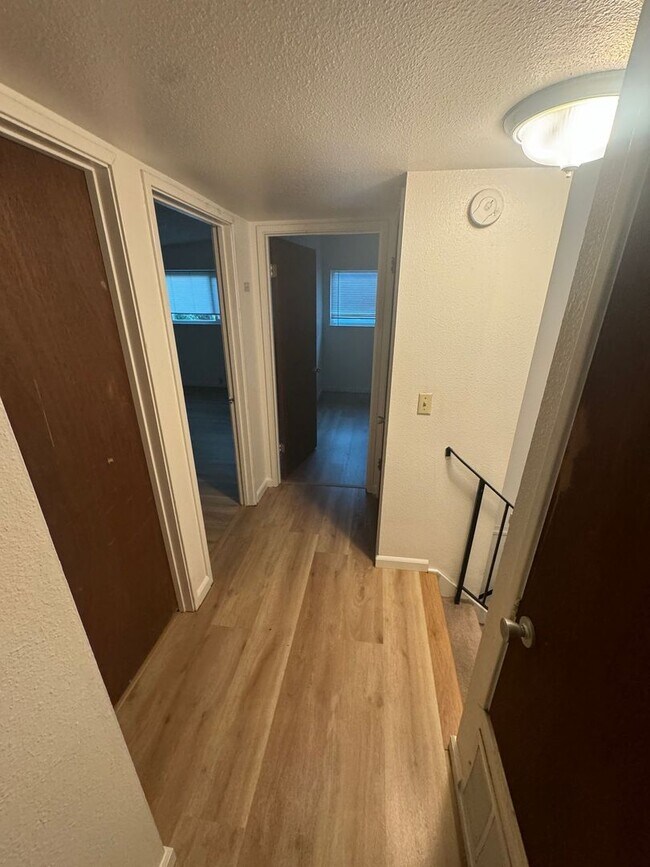 Foto del edificio - 1422 Drake Dr