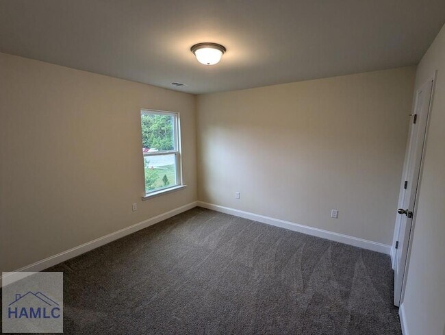 Foto del edificio - 732 Mill Creek Cir