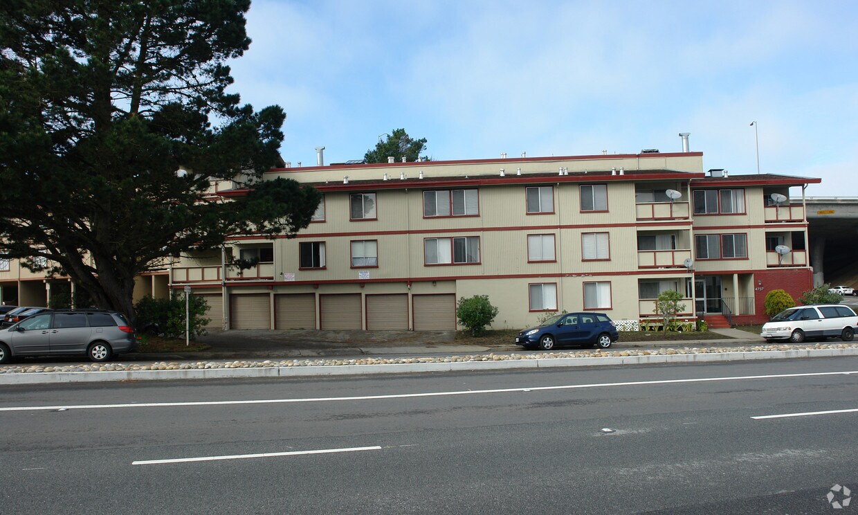 Building Photo - 4737 Callan Blvd