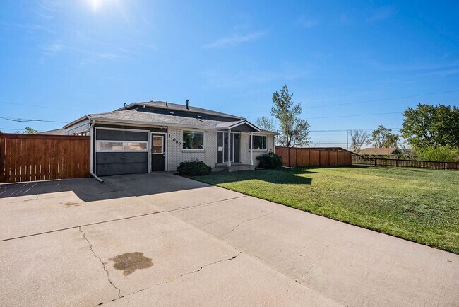Foto del edificio - Spacious Home and a Hobbyist Dream w/Large...