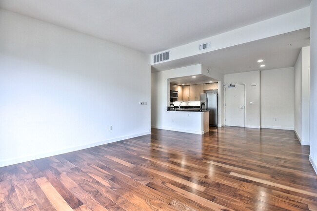 Building Photo - Top-Floor 2 Bedroom Condo For Rent At Plan...