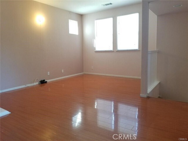 Building Photo - 5 Periwinkle