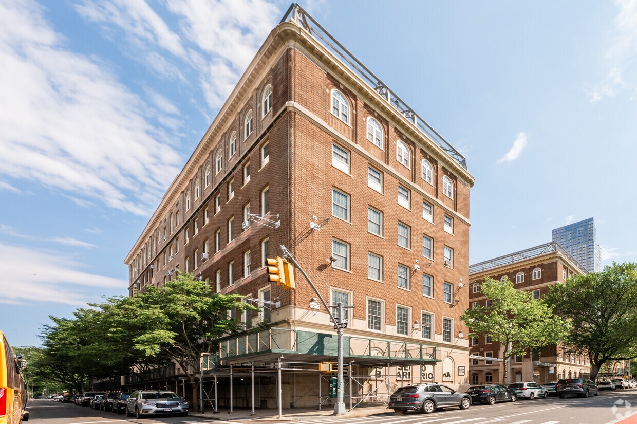 Fotografía del edificio - 1 E 104th St