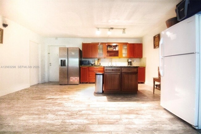 Foto del edificio - 14850 Naranja Lakes Blvd