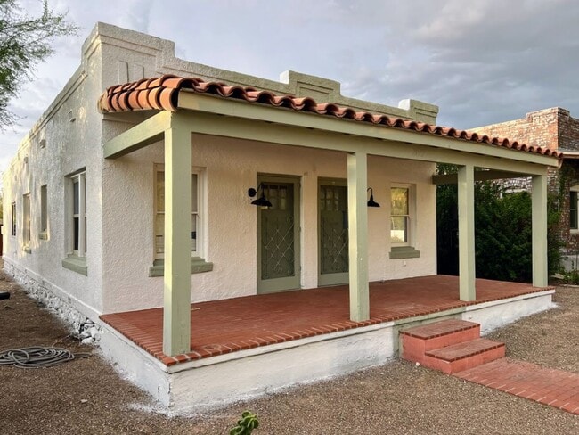 Building Photo - Charming 4BR/2BA Vintage Home in Historic ...