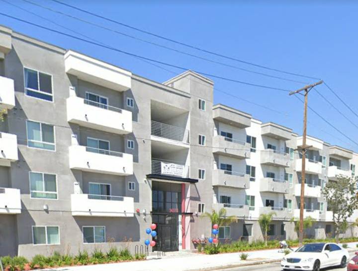 Foto principal - 14333 Roscoe Blvd