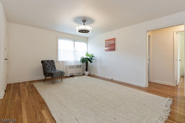 Foto del edificio - 364 Orange Rd