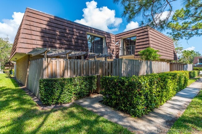 Building Photo - 717 7th Ln