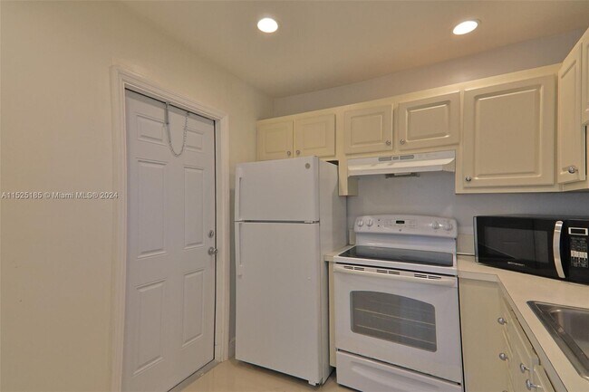 Foto del edificio - 3530 NW 52nd Ave