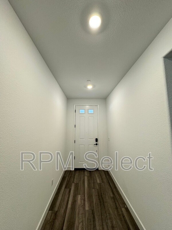 Foto del edificio - 7945 Carraway Dr