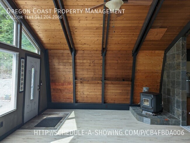 Building Photo - Beautiful 3 bedroom home on the Trask river