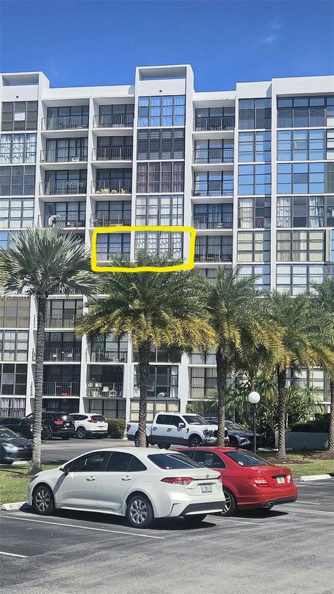 Building Photo - 1000 Parkview Dr