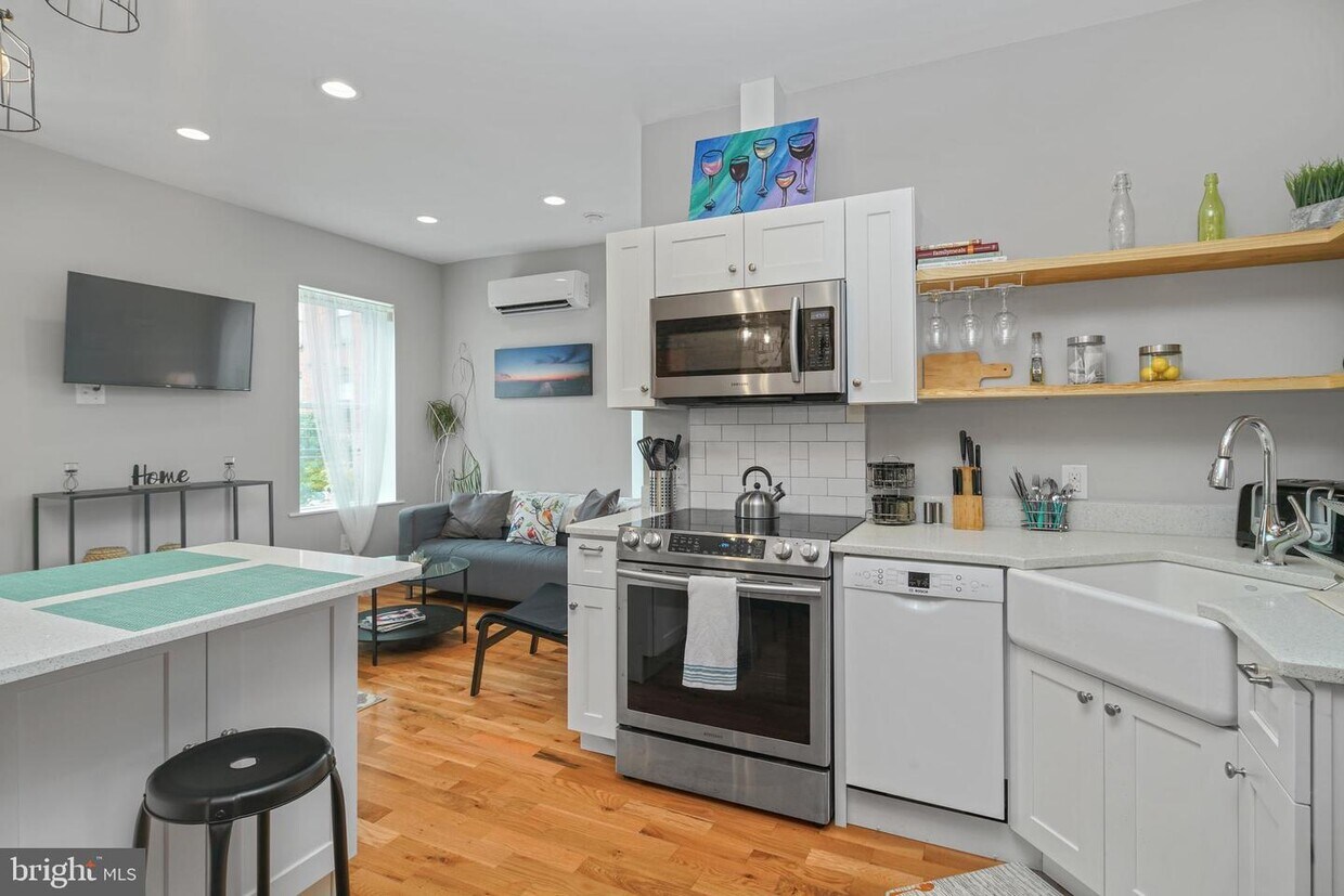 Foto principal - 2049 E Hagert St