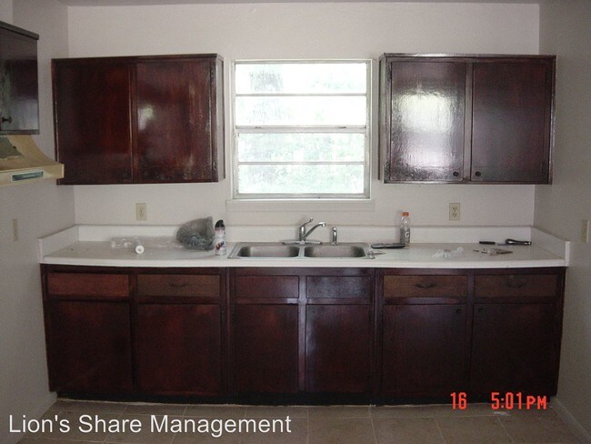 Building Photo - 3425 Sunnyside Dr