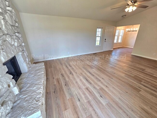 Foto del edificio - 1611 N Hickory Ave