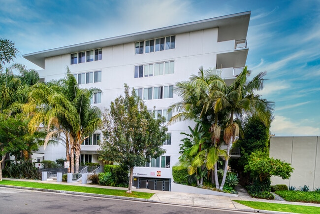 Front of Building - Alon Elm Luxury Apartments