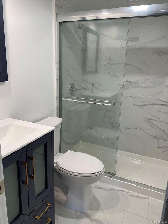 Foto del edificio - 382 Deer Park Ave