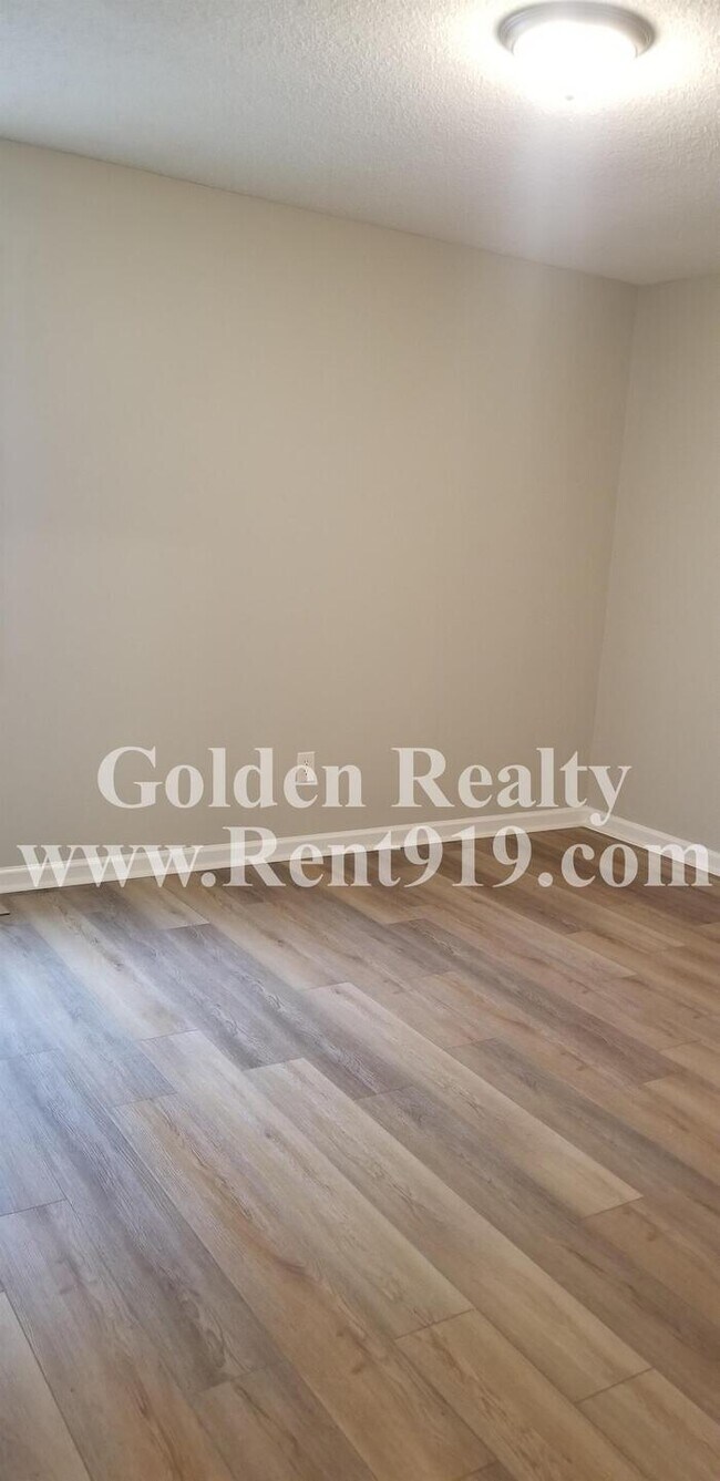 Building Photo - Move-in ready duplex in Zebulon!