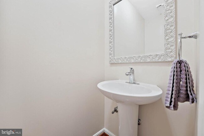 Foto del edificio - 4729 Gainsborough Dr