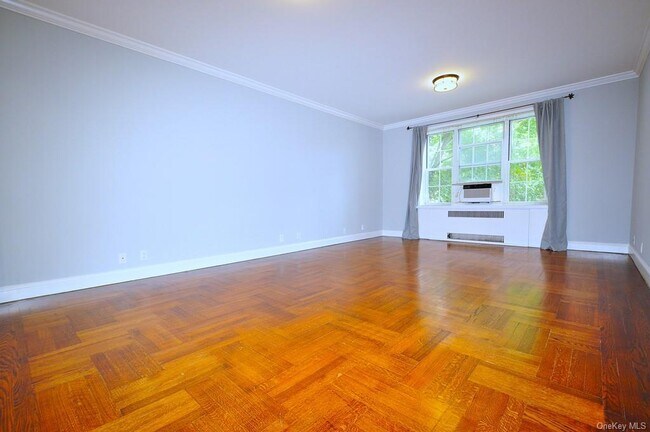 Building Photo - 2 Midland Gardens