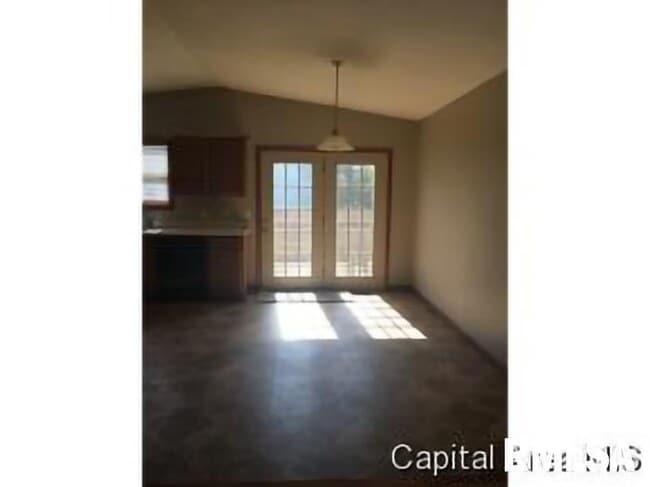 Building Photo - 613 Oakbrook Ave