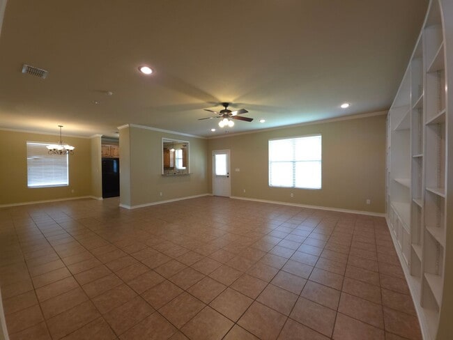 Building Photo - BEAUTIFUL and SPACIOUS 3-bedroom, 2-bathro...