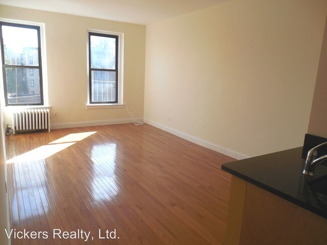 Building Photo - 34 Morton St