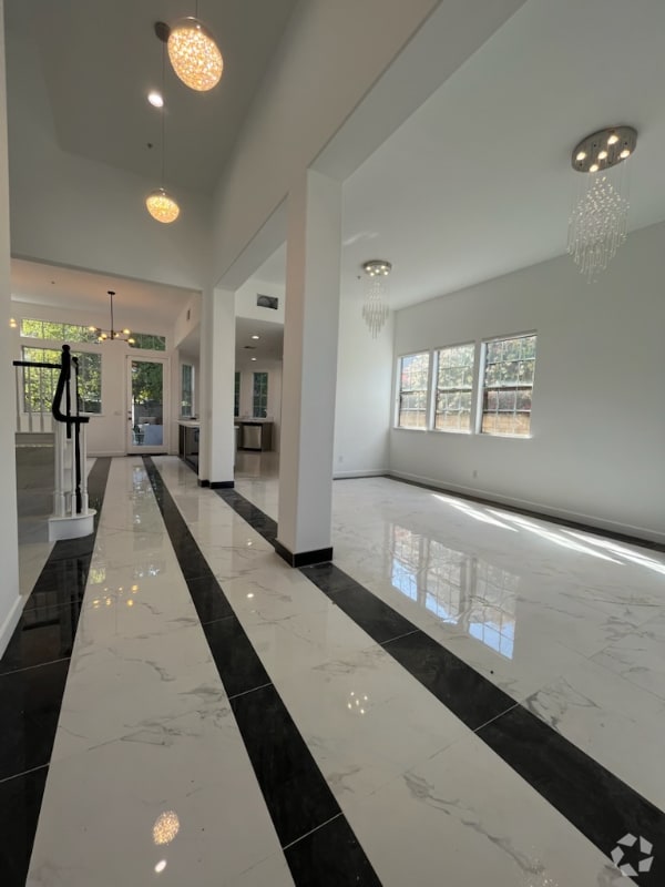 Building Photo - 2320 Diamond Head Way