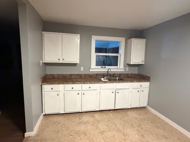 Building Photo - 514 Iowa Ave