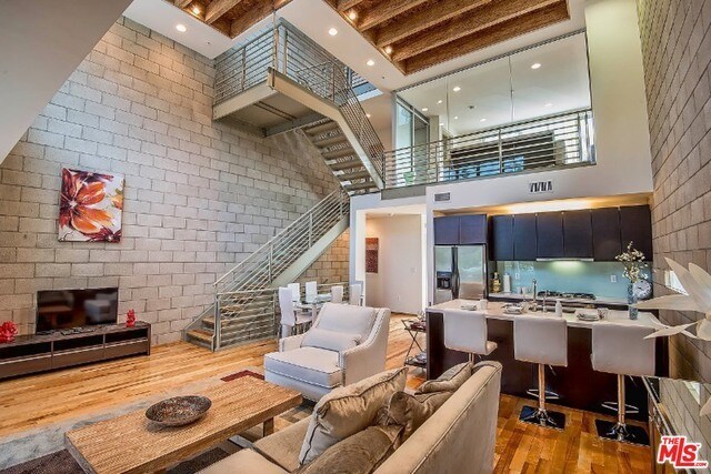 Building Photo - 3450 Cahuenga Blvd W