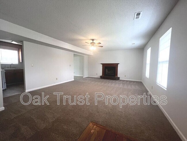Foto del edificio - 6649 Bent Creek Dr