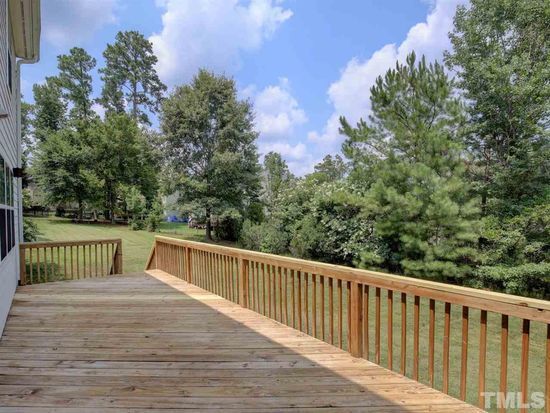 Spacious deck and yard - 204 Few Cir