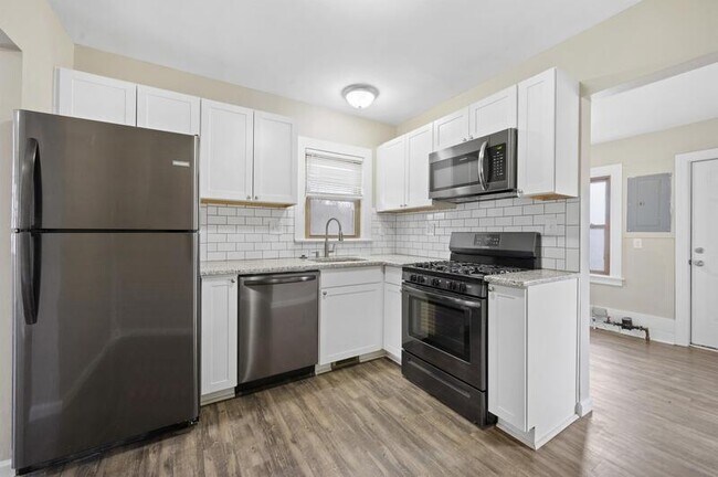 Building Photo - 1106 E Elza Ave