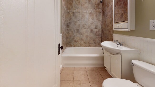 Foto del edificio - Affordable 5 Bedroom House - Close to U of...