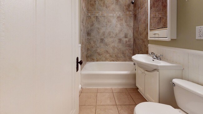 Foto del edificio - Affordable 5-Bedroom House / Close to U of...