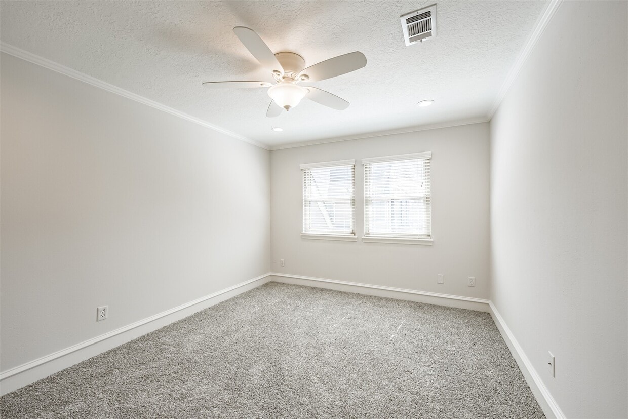 Building Photo - 207 Victoria Way