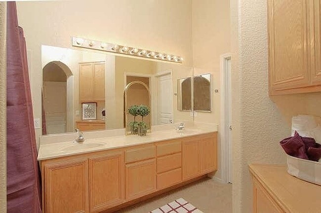 Building Photo - 447 Elegance Pl
